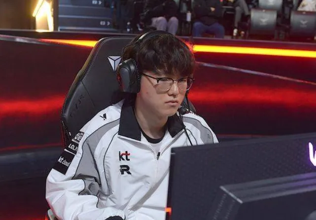 虎扑-PerfecT：比去年确实充满了自信，一直在练习如何打得更果敢